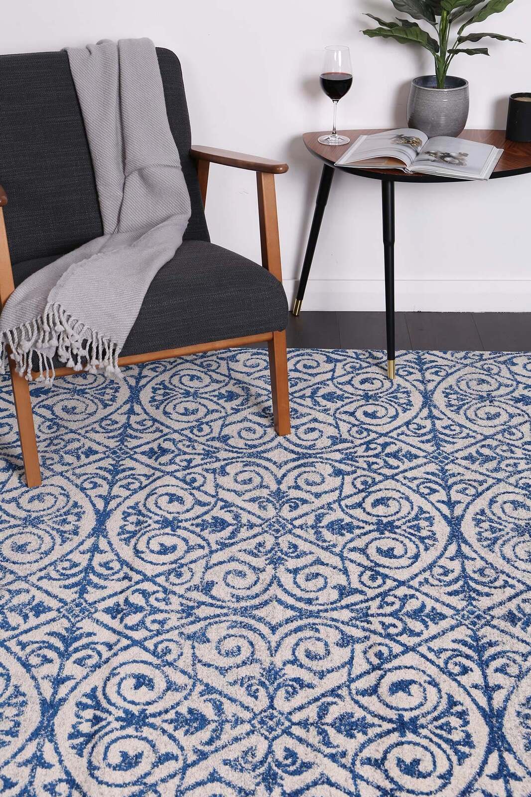 delicate-katherine-blue-ivory-rug 200x290